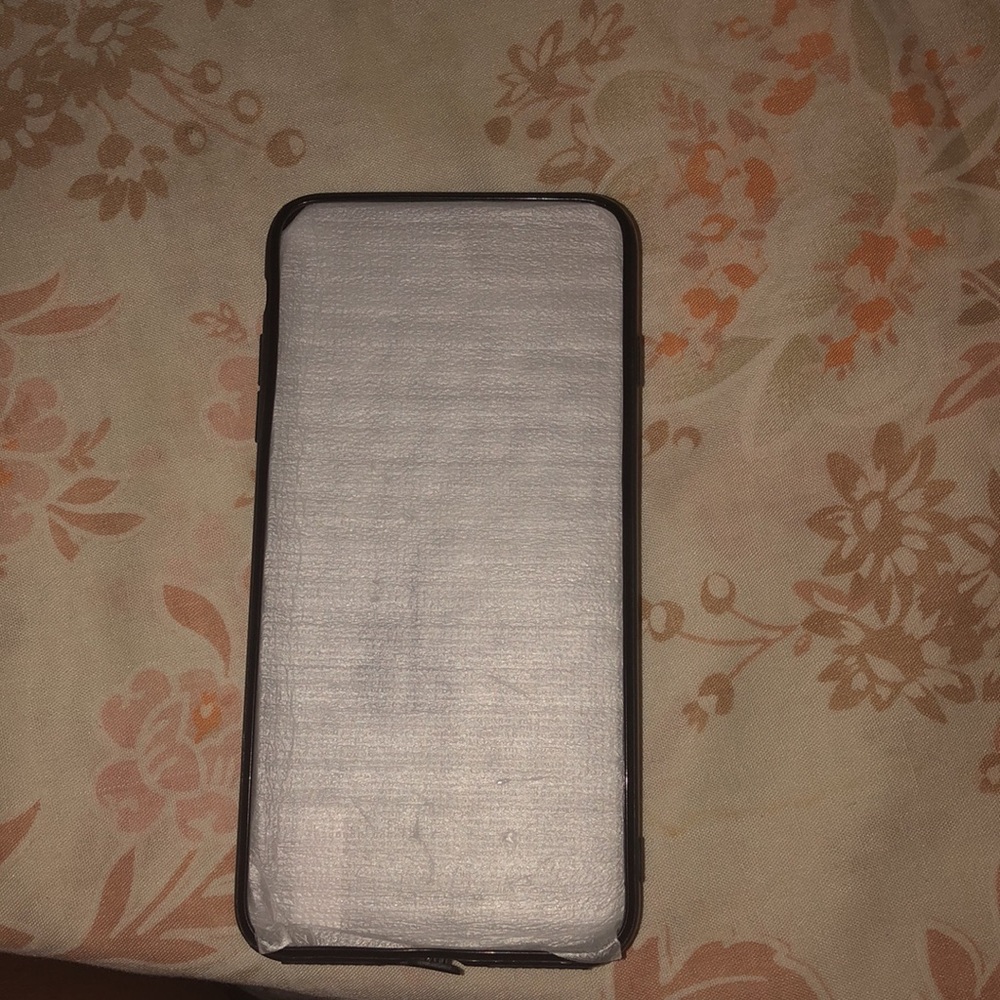 Red iPhone 8+?case - Picture 2 of 2